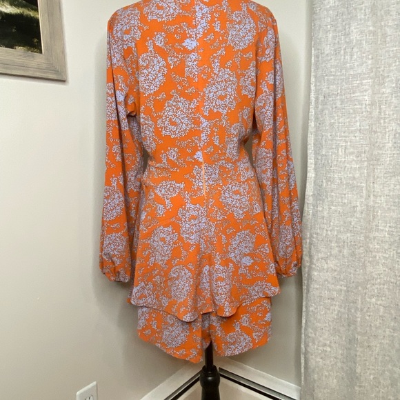 Deep V Neck Floral Print Romper, Ruffle Hem Short with Belt, M - Picture 5 of 12